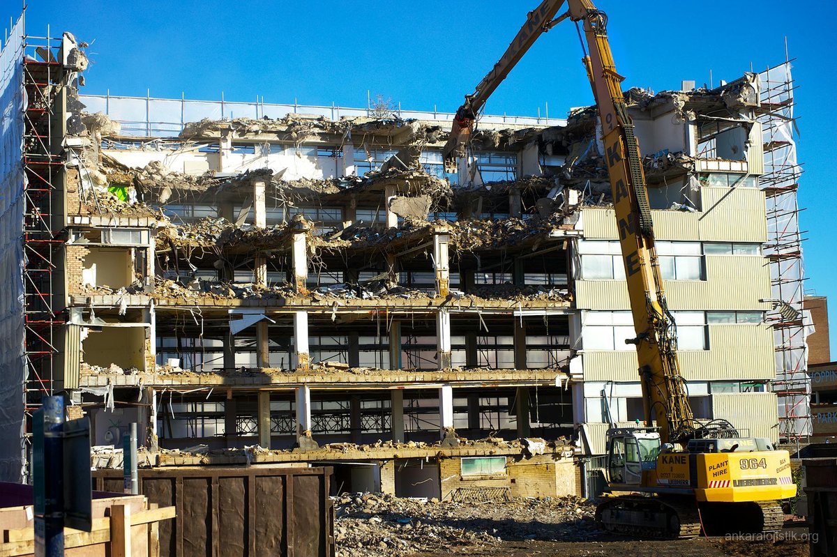 Kentsel dönüşüm kapsamında yıkılacak riskli bina ve taşınma hazırlığı